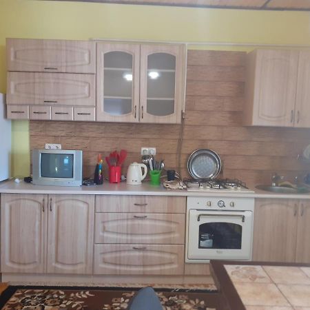 Guest House Viktoria Yaremche Bagian luar foto