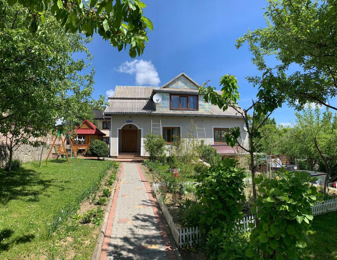 Guest House Viktoria Yaremche Bagian luar foto