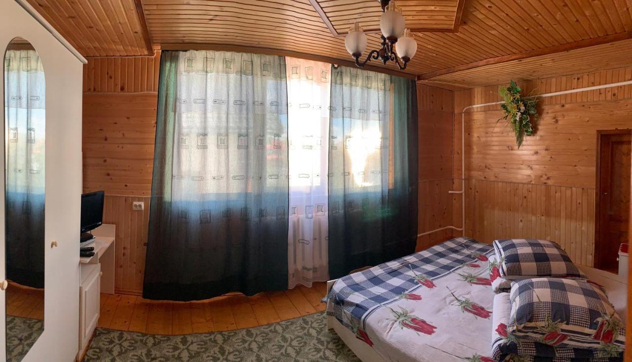Guest House Viktoria Yaremche Bagian luar foto