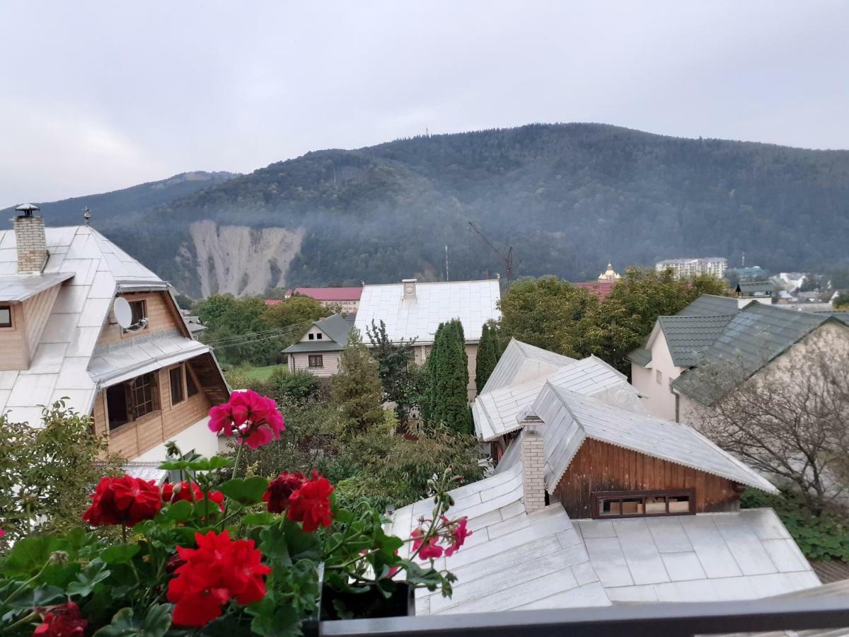 Guest House Viktoria Yaremche Bagian luar foto